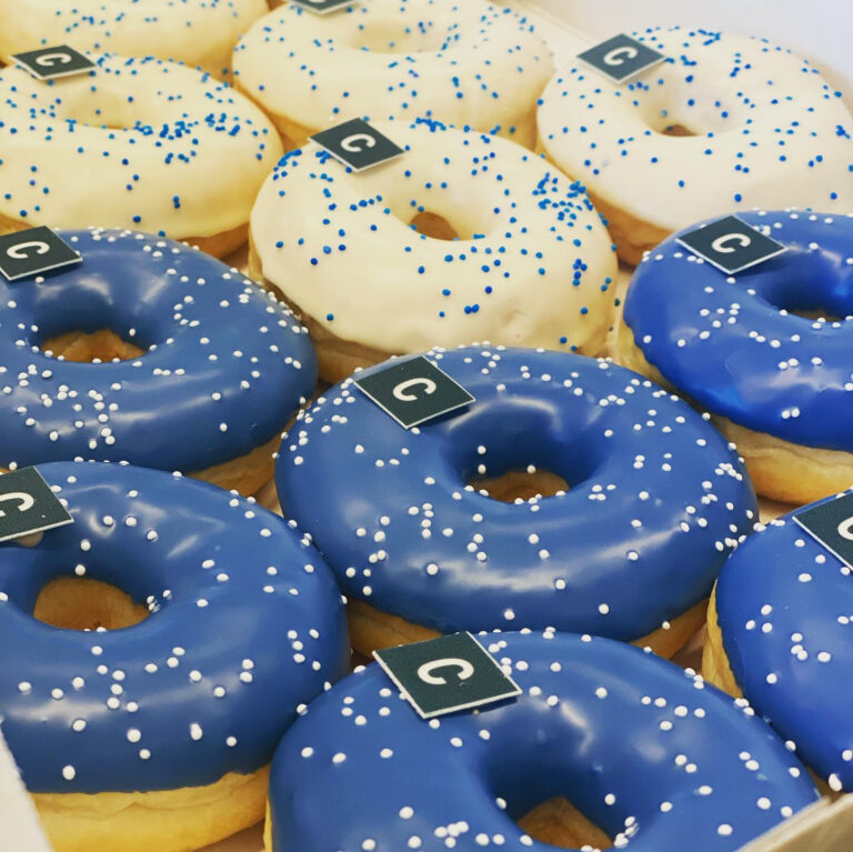 donuts met bedrijfslogo als zakelijk geschenk