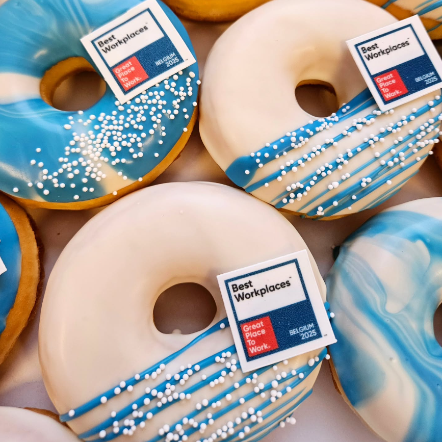 opvallende donut als verlengstuk van visuele merkstijl