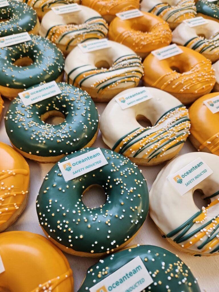 eetbare giveaway in de vorm van een donut met logo