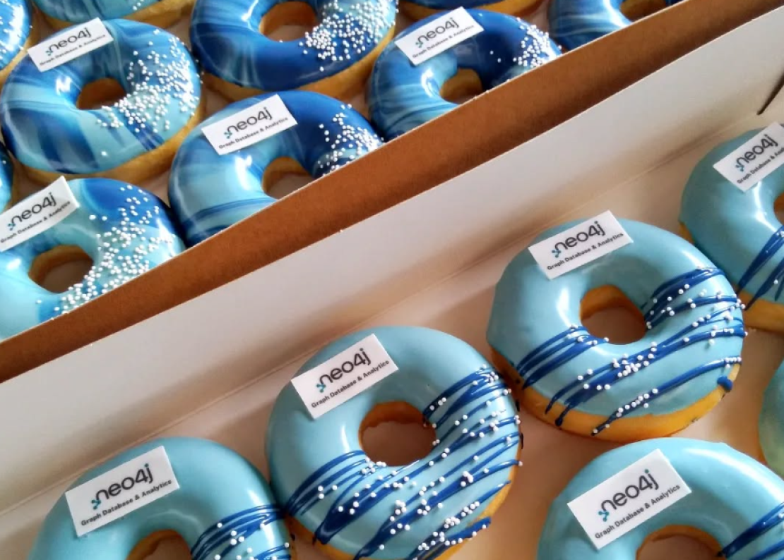 donuts met bedrijfslogo als visuele branding